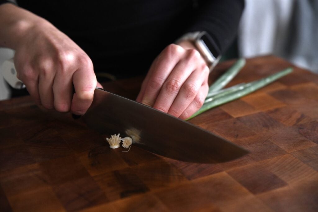 chopping off root of green onion
