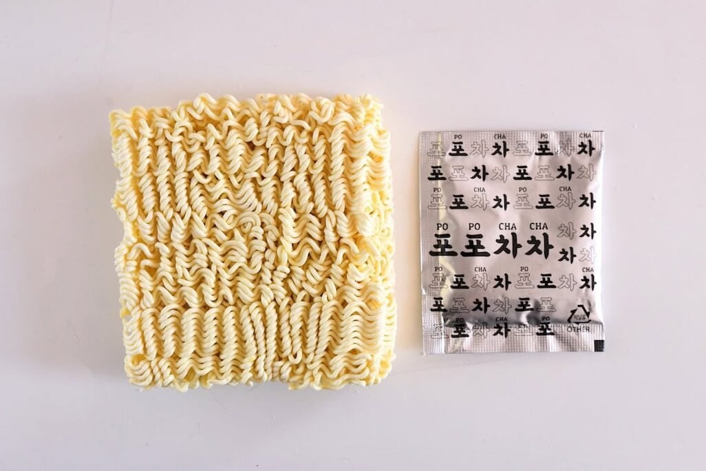 Noodle brick and seasoning packet