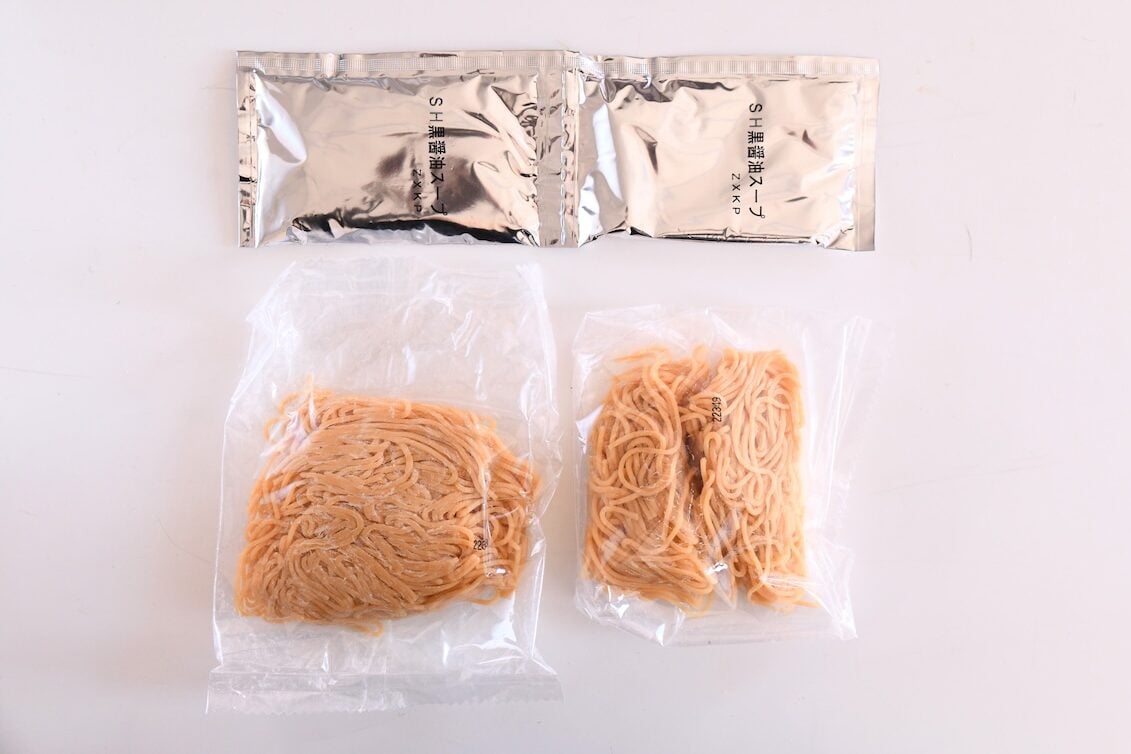 2 seasoning packets and 2 uncooked noodles in packaging