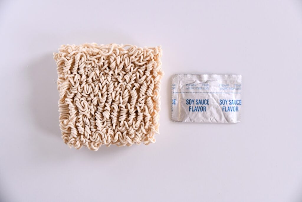 Noodle brick and seasoning packet