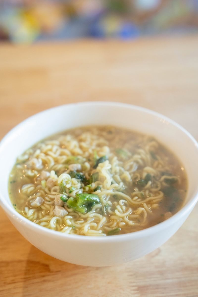 Kang Shi Fu Beef Instant Noodles with Sichuan Green Pepper Review ...