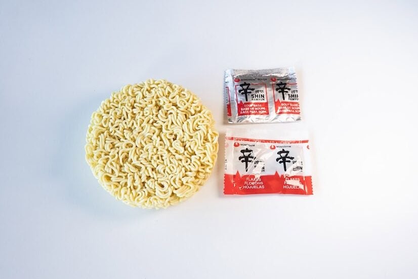 Nongshim Shin Ramyun Spicy Noodle Soup noodle brick and seasoning packets