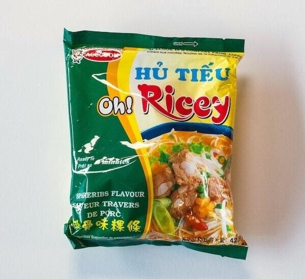 Acecook Hu Tieu Oh! Ricey Noodles Spare Ribs Flavor package on a white background